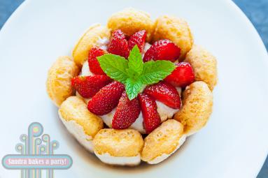 Zdjęcie - Mini tiramisu truskawkowe - Przepisy kulinarne ze zdjęciami