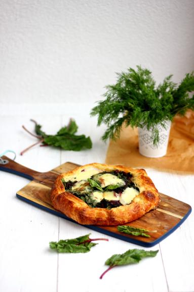 Zdjęcie - Rustykalna tarta z botwinką - Przepisy kulinarne ze zdjęciami