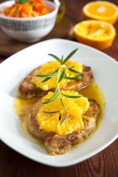 Zdjęcie - Kotlety schabowe z pomarańczami - Przepisy kulinarne ze zdjęciami
