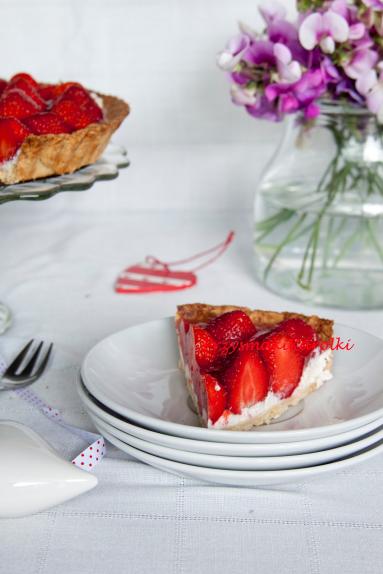 Zdjęcie - Tarta truskawkowa z mascarpone - Przepisy kulinarne ze zdjęciami