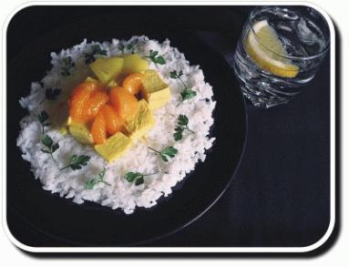 Zdjęcie - Gotowany kurczak z ananasem i mandarynkami - Przepisy kulinarne ze zdjęciami