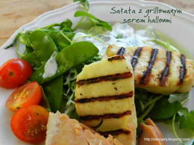 Zdjęcie - Sałata z grillowanym serem halloumi - Przepisy kulinarne ze zdjęciami