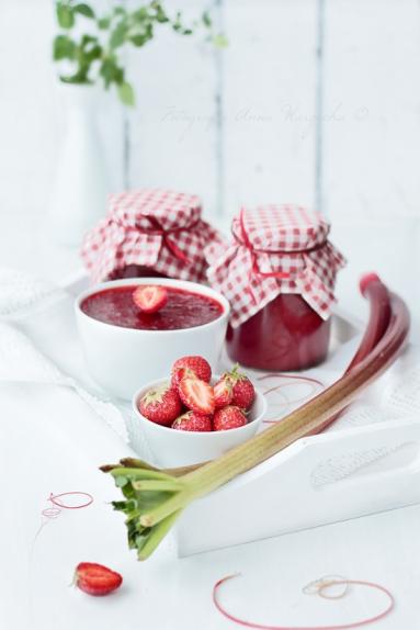 Zdjęcie - Dżem z truskawek i rabarbaru - Przepisy kulinarne ze zdjęciami
