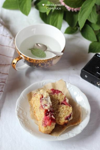 Zdjęcie - Pełnoziarniste ciasto z kruszonką i owocami lata - Przepisy kulinarne ze zdjęciami