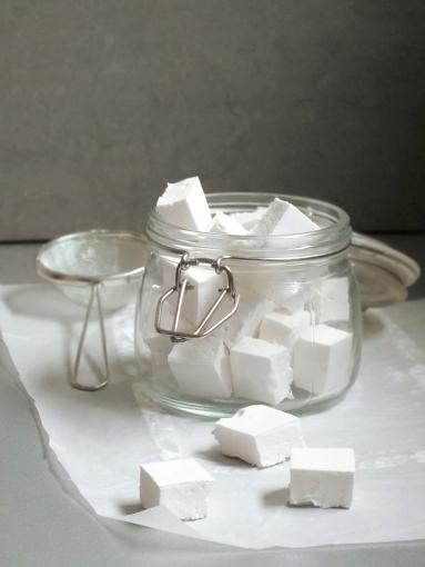 Zdjęcie - domowe pianki marshmallows - Przepisy kulinarne ze zdjęciami
