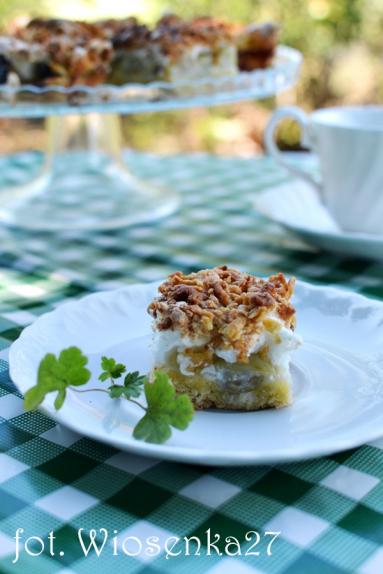 Zdjęcie - Kruche ciasto z agrestem i pianą migdałową - Przepisy kulinarne ze zdjęciami