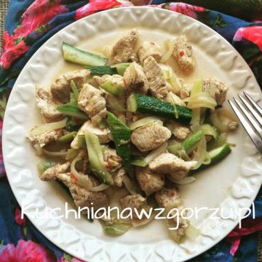 Zdjęcie - Szybki obiad – pierś z kurczaka z warzywami i curry - Przepisy kulinarne ze zdjęciami