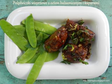 Zdjęcie - Polędwiczki wieprzowe z octem balsamicznym i kaparami - Przepisy kulinarne ze zdjęciami