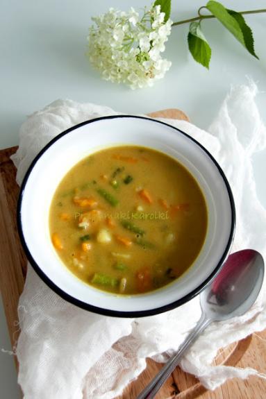 Zdjęcie - Zupa z mleczkiem kokosowym i curry - Przepisy kulinarne ze zdjęciami