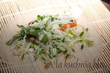 Zdjęcie - Roladki z papieru ryżowego z sałatką krewetkową - Przepisy kulinarne ze zdjęciami