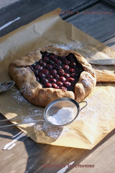 Zdjęcie - Galette - rustykalna tarta z wiśniami - Przepisy kulinarne ze zdjęciami