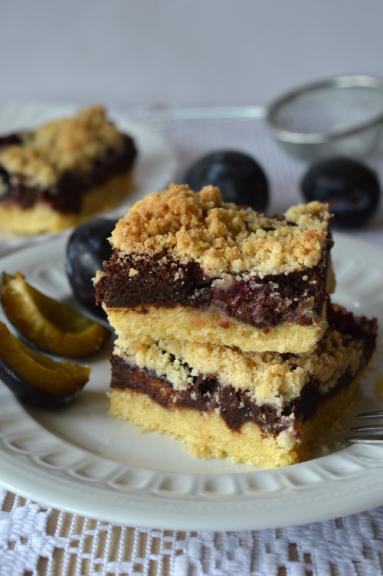 Zdjęcie - Kruche ciasto ze śliwkami w czekoladowej  masie - Przepisy kulinarne ze zdjęciami