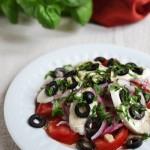 Zdjęcie - Letnia sałatka z oliwkami - Przepisy kulinarne ze zdjęciami