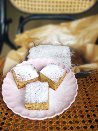 Zdjęcie - Łatwe ciasto z truskawkami i serwatką - Przepisy kulinarne ze zdjęciami