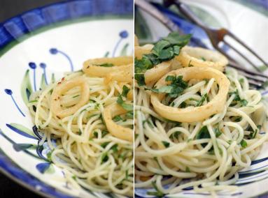 Zdjęcie - Spaghetti  z kalmarami - Przepisy kulinarne ze zdjęciami