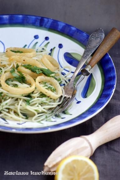 Zdjęcie - Spaghetti  z kalmarami - Przepisy kulinarne ze zdjęciami