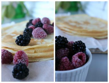 Zdjęcie - Tort naleśnikowy z mascarpone i owocami, podany z lagerem - Przepisy kulinarne ze zdjęciami