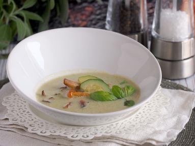 Zdjęcie - Zupa krem z cukinii z kurkami / Creamy zucchini soup with chanterelles - Przepisy kulinarne ze zdjęciami