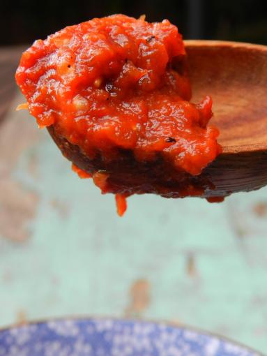Zdjęcie - Ljutenica - bułgarska pasta z pomidorów, bakłażanów i papryki - Przepisy kulinarne ze zdjęciami