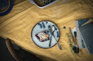 Zdjęcie - Szarlotka z borówkami i rozmarynem - Blueberry and rosemary apple pie - Przepisy kulinarne ze zdjęciami