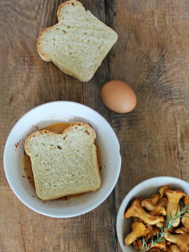 Zdjęcie - Co zrobić z chleba – tosty francuskie z kurkami - Przepisy kulinarne ze zdjęciami