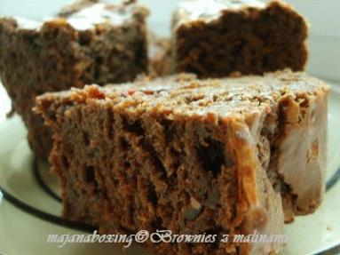 Zdjęcie - Brownies z malinami  - Przepisy kulinarne ze zdjęciami