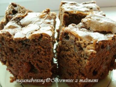 Zdjęcie - Brownies z malinami  - Przepisy kulinarne ze zdjęciami