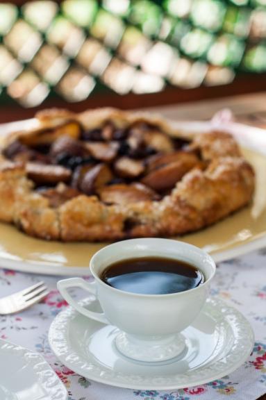 Zdjęcie - Rustykalna tarta- galette z brzoskwiniami - Przepisy kulinarne ze zdjęciami