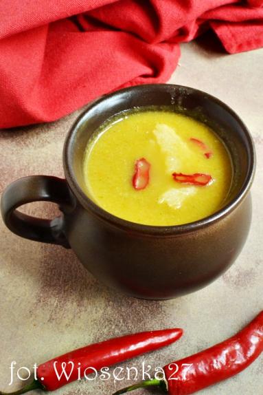 Zdjęcie - Pikantna zupa kremowa z grzankami - Przepisy kulinarne ze zdjęciami