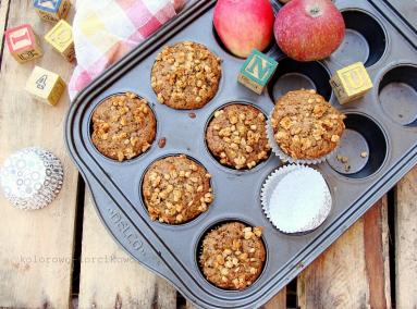 Zdjęcie - Muffiny pełnoziarniste z jabłkami ( na jogurcie naturalnym ) - Przepisy kulinarne ze zdjęciami