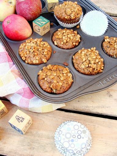 Zdjęcie - Muffiny pełnoziarniste z jabłkami ( na jogurcie naturalnym ) - Przepisy kulinarne ze zdjęciami