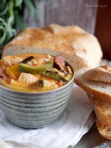Zdjęcie - Gulasz z kurczakiem i warzywami / Chicken and vegetable stew - Przepisy kulinarne ze zdjęciami