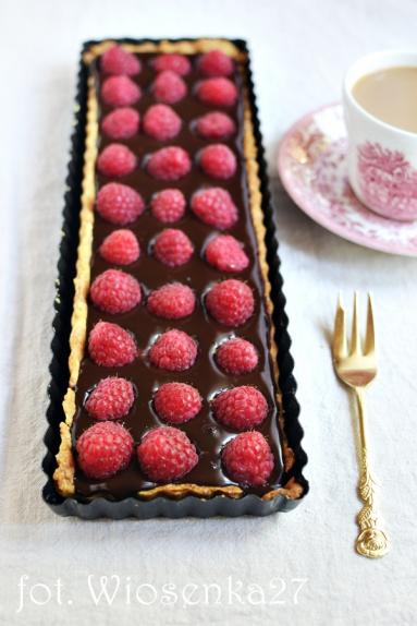 Zdjęcie - Tarta z czekoladą i malinami - Przepisy kulinarne ze zdjęciami