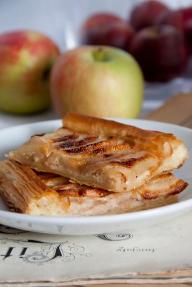 Zdjęcie - Prosta tarta jabłkowa - Przepisy kulinarne ze zdjęciami