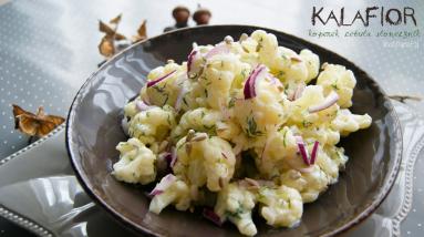 Zdjęcie - Kalafior z cebulą i słonecznikiem - Przepisy kulinarne ze zdjęciami