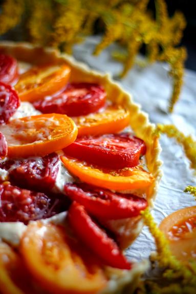 Zdjęcie - Tarta czter sery i pomidor - Przepisy kulinarne ze zdjęciami