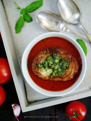 Zdjęcie - Zupa pomidorowa z grzankami z mozzarellą i pesto. Najlepsza. - Przepisy kulinarne ze zdjęciami