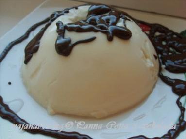 Zdjęcie - Panna cotta z polewą czekoladową  - Przepisy kulinarne ze zdjęciami