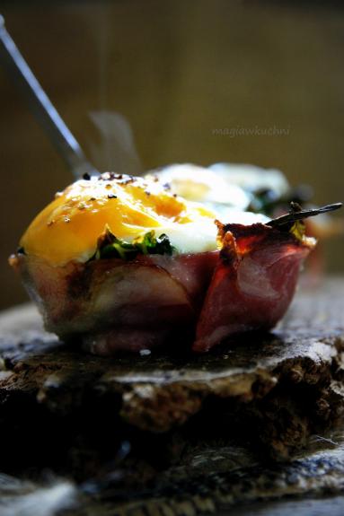 Zdjęcie - Babeczki z jarmużem i jajkami - Przepisy kulinarne ze zdjęciami