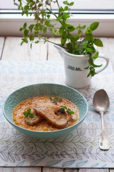 Zdjęcie - Warzywna zupa dyniowa z soczewicą - Przepisy kulinarne ze zdjęciami
