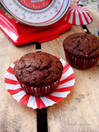 Zdjęcie - Pełnoziarniste muffiny czekoladowo-bananowe - Przepisy kulinarne ze zdjęciami