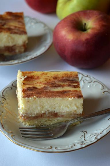 Zdjęcie - Jesienny sernik z  jabłkami - Przepisy kulinarne ze zdjęciami