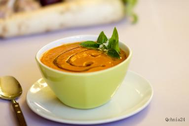 Zdjęcie - Zupa z pieczonych pomidorów i cukinii - Przepisy kulinarne ze zdjęciami