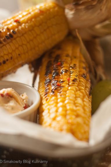 Zdjęcie - Grillowane kolby kukurydzy z masłem z chili, miętą i limonką - Przepisy kulinarne ze zdjęciami