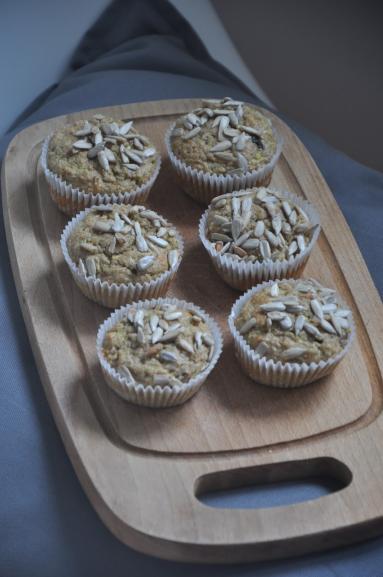 Zdjęcie - Orkiszowe muffinki z cukinią i oliwkami - Przepisy kulinarne ze zdjęciami