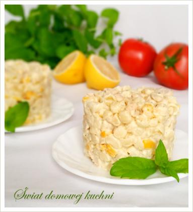 Zdjęcie - Sałatka makaronowa z kurczakiem, ananasem i kukurydzą - Przepisy kulinarne ze zdjęciami