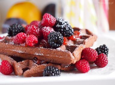 Zdjęcie - Pełnoziarniste gofry czekoladowe / Chocolate whole wheat waffles - Przepisy kulinarne ze zdjęciami