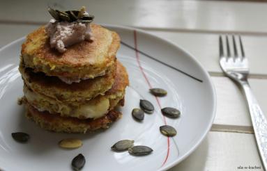 Zdjęcie - Omlet z bananem i pestkami dyni - Przepisy kulinarne ze zdjęciami