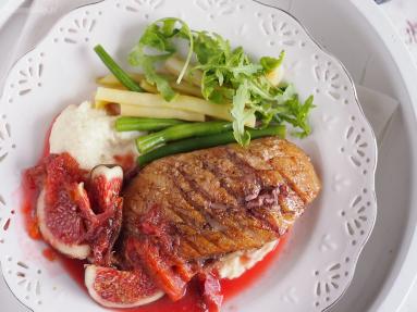 Zdjęcie - Piersi kacze w sosie śliwkowym z figami / Duck breasts with plum sauce and figs - Przepisy kulinarne ze zdjęciami