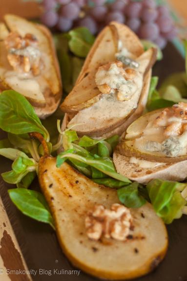 Zdjęcie - Grzanki z karmelizowaną gruszką i gorgonzolą oraz o tym, dlaczego powinniśmy zrezygnować z nadmiernego spożywania soli - Przepisy kulinarne ze zdjęciami